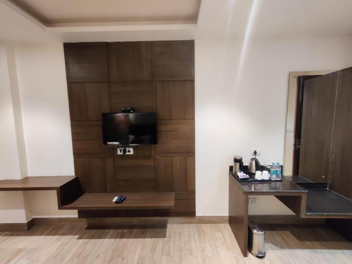 Hotel D Silverleaf Лакхнау Екстер'єр фото